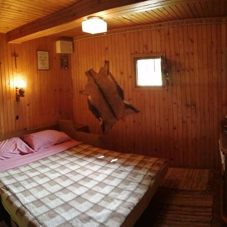 Robinzonski Smjestaj Tepes Tuheljske Toplice Buitenkant foto